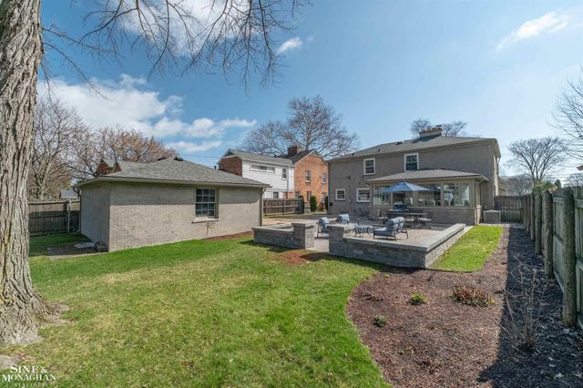 399 Chalfonte Avenue, Grosse Pointe Farms, MI 48236