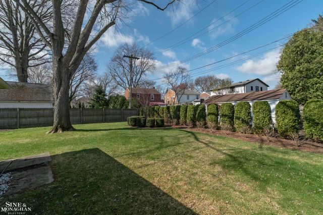399 Chalfonte Avenue, Grosse Pointe Farms, MI 48236