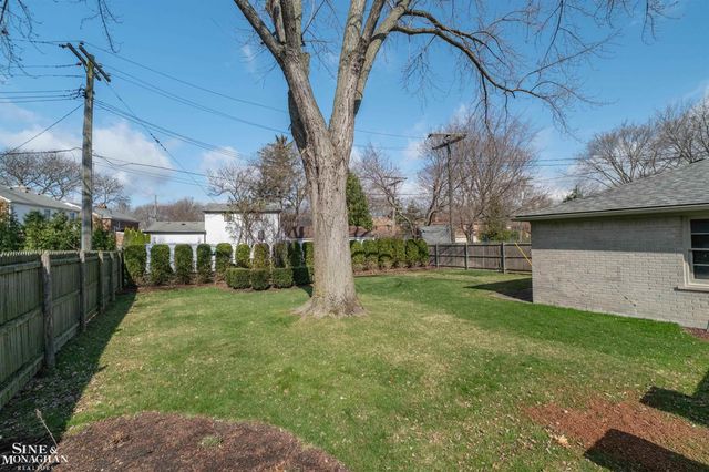 399 Chalfonte Avenue, Grosse Pointe Farms, MI 48236