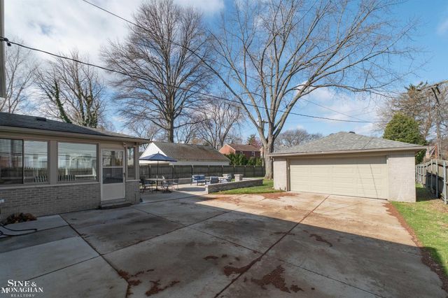 399 Chalfonte Avenue, Grosse Pointe Farms, MI 48236