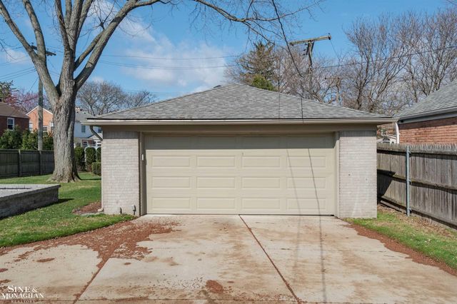 399 Chalfonte Avenue, Grosse Pointe Farms, MI 48236