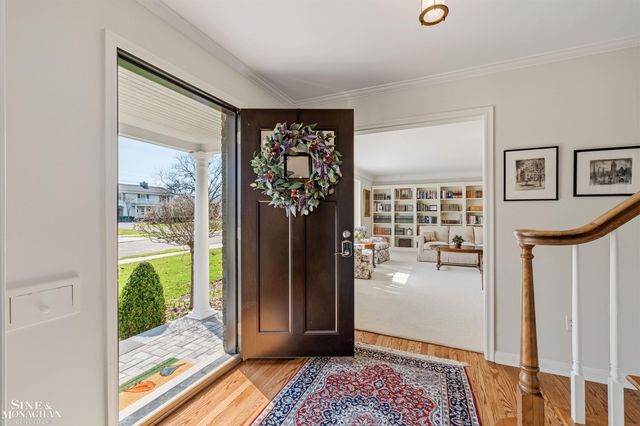 399 Chalfonte Avenue, Grosse Pointe Farms, MI 48236