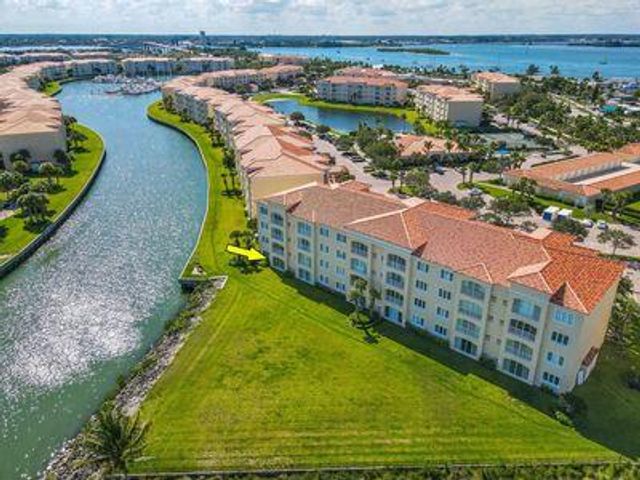 4 Harbour Isle Drive E 106, Fort Pierce, FL 34949