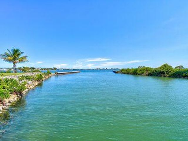 4 Harbour Isle Drive E 106, Fort Pierce, FL 34949