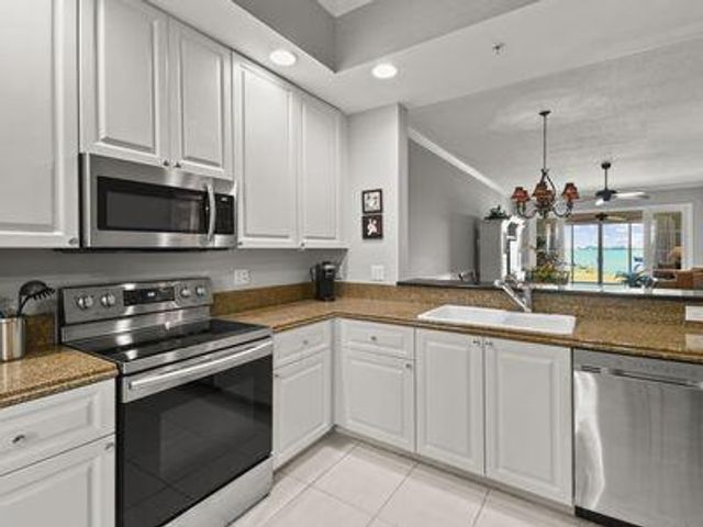 4 Harbour Isle Drive E 106, Fort Pierce, FL 34949