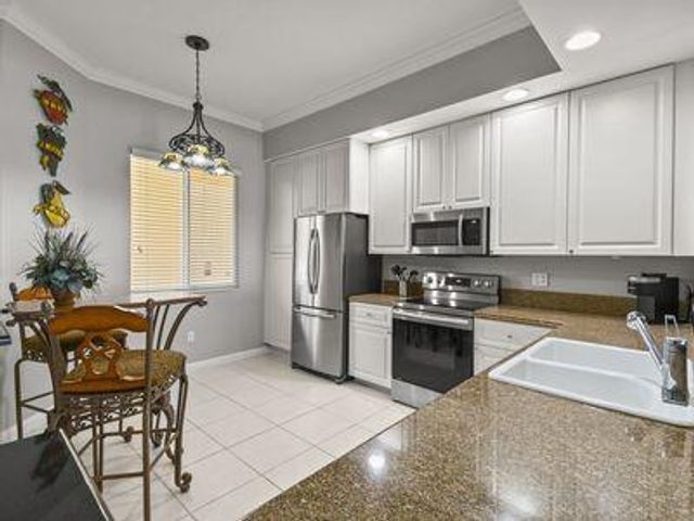 4 Harbour Isle Drive E 106, Fort Pierce, FL 34949