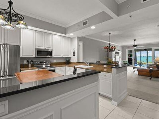 4 Harbour Isle Drive E 106, Fort Pierce, FL 34949