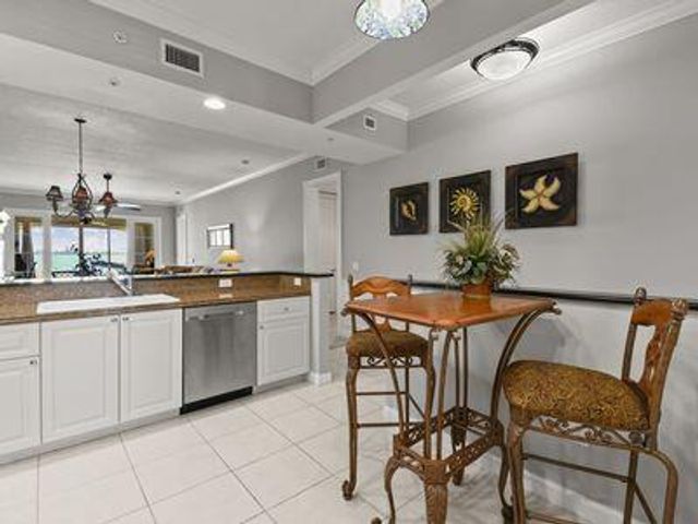 4 Harbour Isle Drive E 106, Fort Pierce, FL 34949