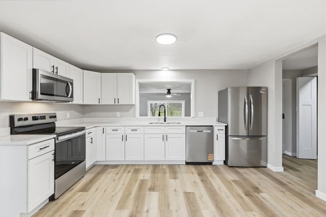 5579 State Hwy Ab, Fair Grove, MO 65648