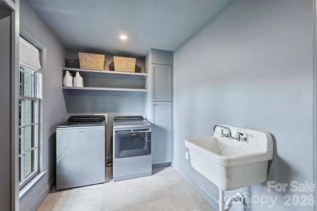 601 Lansdowne Road, Charlotte, NC 28270