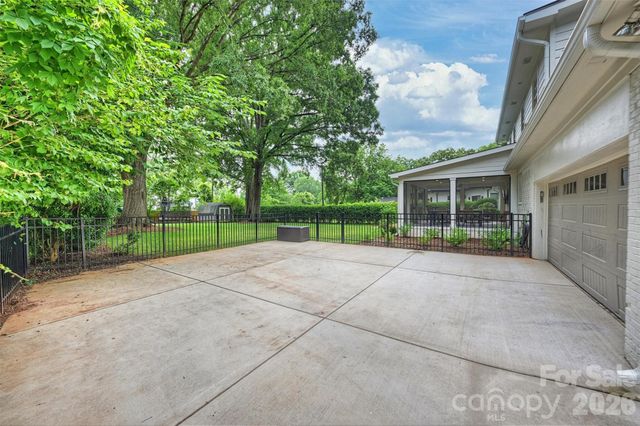 601 Lansdowne Road, Charlotte, NC 28270