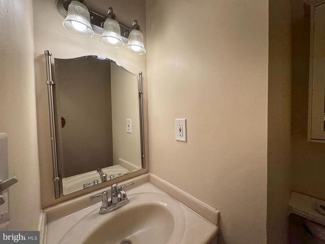 12302 SLEEPY LAKE CT, Fairfax, VA 22033