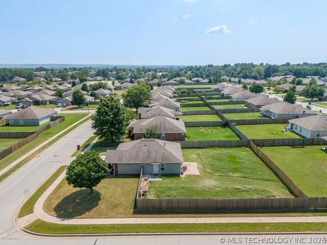 7210 S Fir Place, Broken Arrow, OK 74011