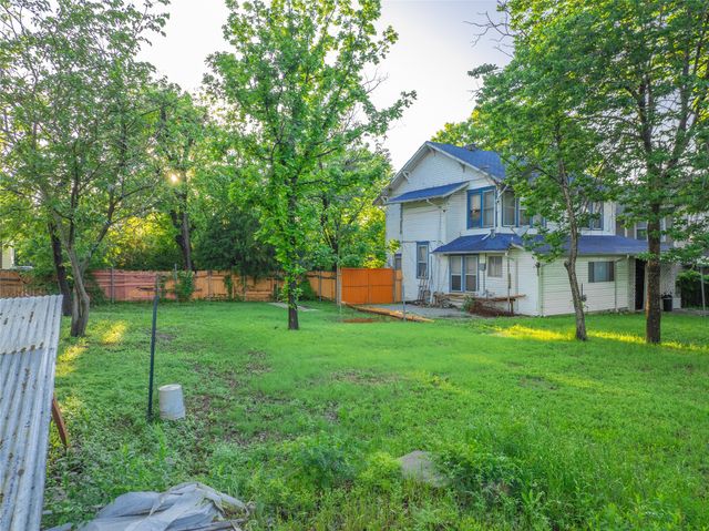 820 Elsbeth Street, Dallas, TX 75208