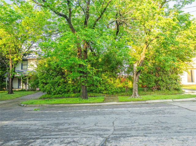 820 Elsbeth Street, Dallas, TX 75208