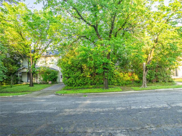 820 Elsbeth Street, Dallas, TX 75208