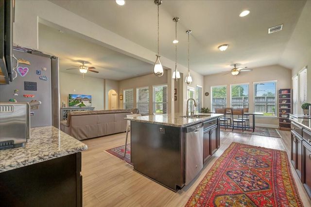 640 Pertonila Lane, Webster, TX 77598