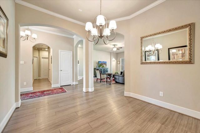 640 Pertonila Lane, Webster, TX 77598