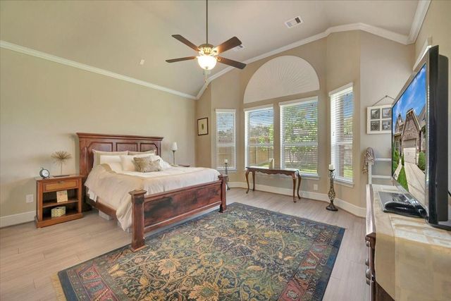 640 Pertonila Lane, Webster, TX 77598