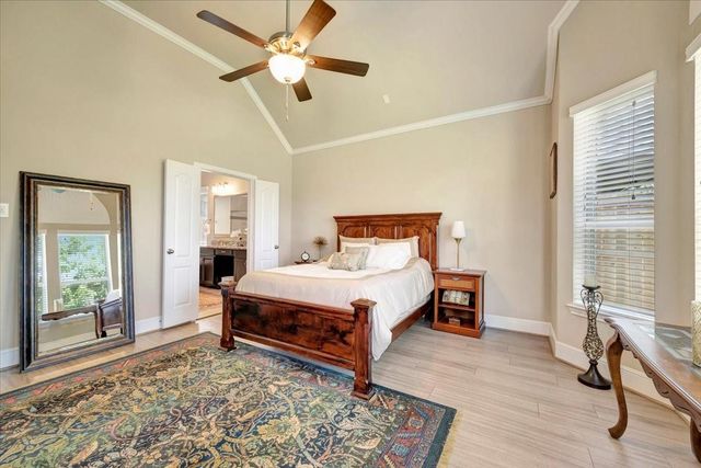 640 Pertonila Lane, Webster, TX 77598