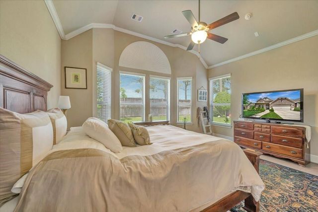 640 Pertonila Lane, Webster, TX 77598