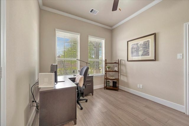 640 Pertonila Lane, Webster, TX 77598