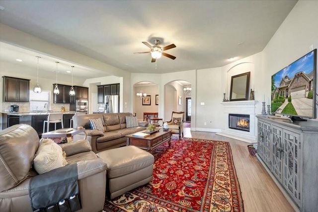 640 Pertonila Lane, Webster, TX 77598