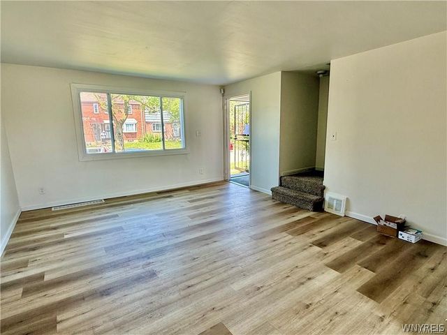 7 Bennett Village, Buffalo, NY 14214