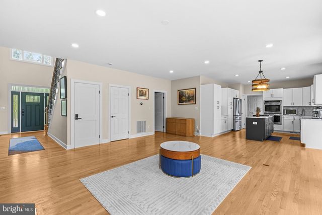 9005 ADVANTAGE CT, Burke, VA 22015