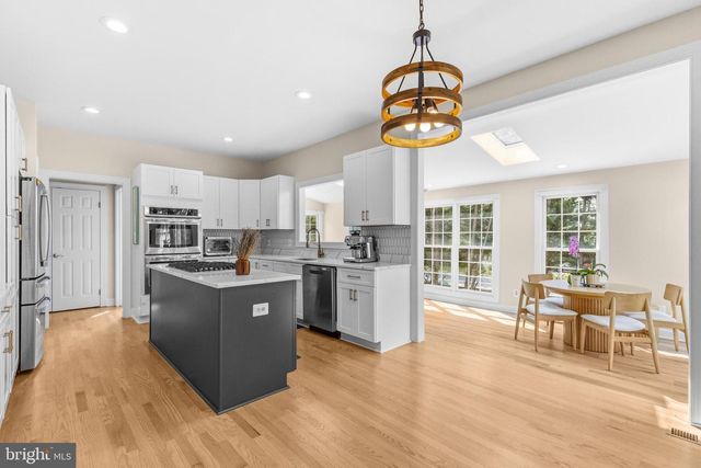 9005 ADVANTAGE CT, Burke, VA 22015