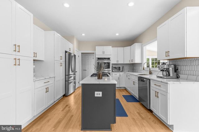9005 ADVANTAGE CT, Burke, VA 22015