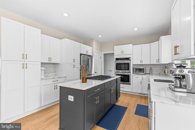 9005 ADVANTAGE CT, Burke, VA 22015
