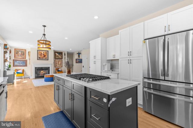 9005 ADVANTAGE CT, Burke, VA 22015