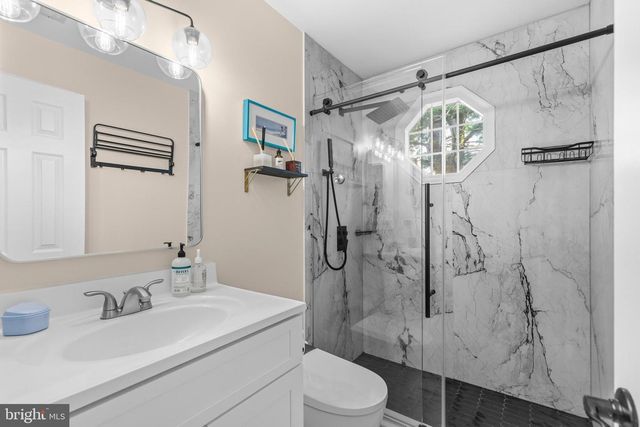 9005 ADVANTAGE CT, Burke, VA 22015