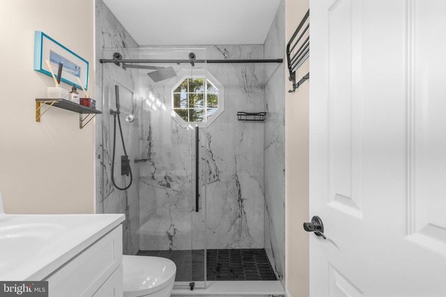 9005 ADVANTAGE CT, Burke, VA 22015