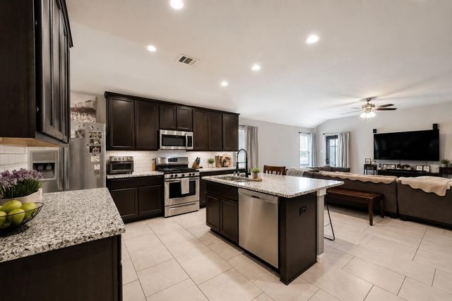 614 Harvest Bluff Drive, Rosharon, TX 77583