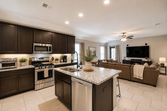 614 Harvest Bluff Drive, Rosharon, TX 77583