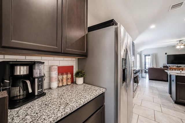 614 Harvest Bluff Drive, Rosharon, TX 77583