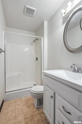 1249 48TH Avenue 18, East Moline, IL 61244