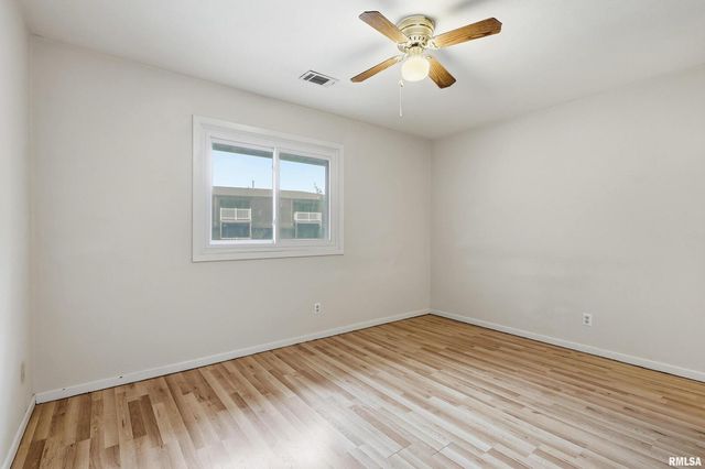 1249 48TH Avenue 18, East Moline, IL 61244