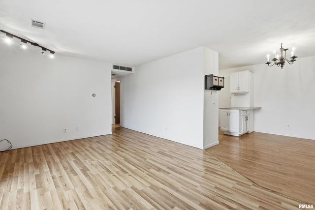 1249 48TH Avenue 18, East Moline, IL 61244