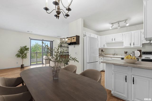 1249 48TH Avenue 18, East Moline, IL 61244