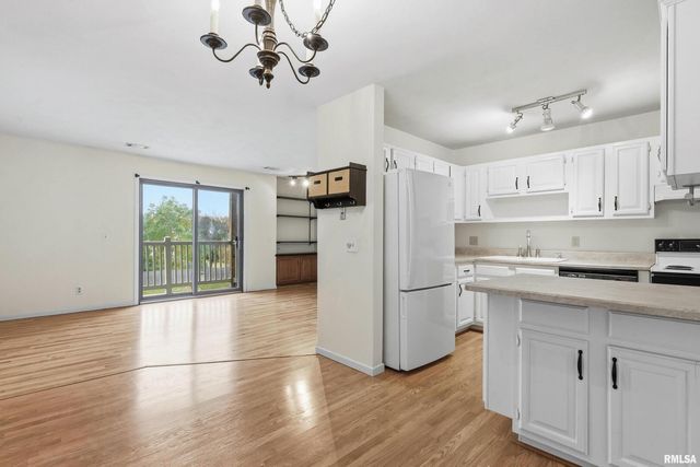 1249 48TH Avenue 18, East Moline, IL 61244