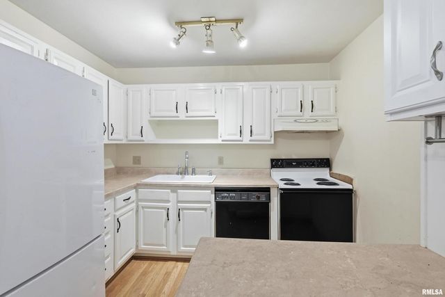 1249 48TH Avenue 18, East Moline, IL 61244