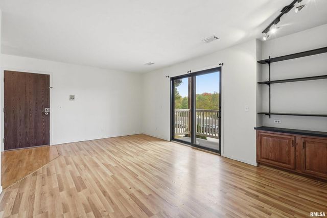 1249 48TH Avenue 18, East Moline, IL 61244