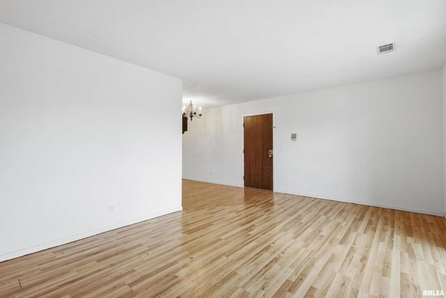 1249 48TH Avenue 18, East Moline, IL 61244