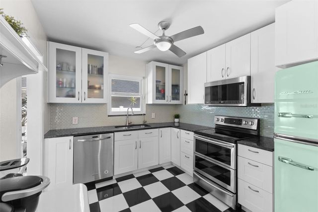 170 22ND AVENUE N, St Petersburg, FL 33704