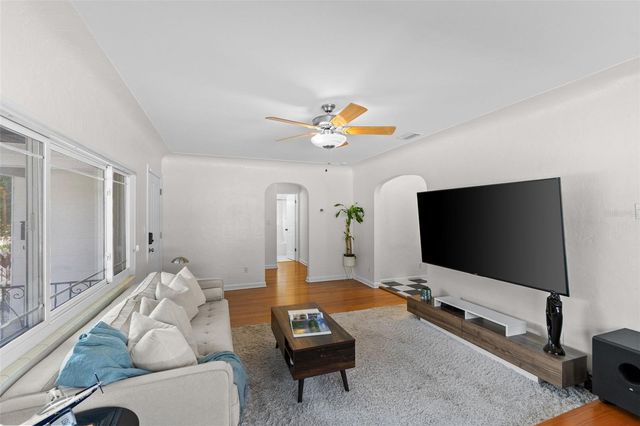 170 22ND AVENUE N, St Petersburg, FL 33704