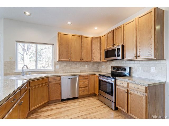 2250 Eagleview Cir, Longmont, CO 80504