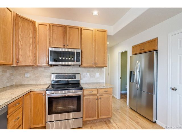 2250 Eagleview Cir, Longmont, CO 80504